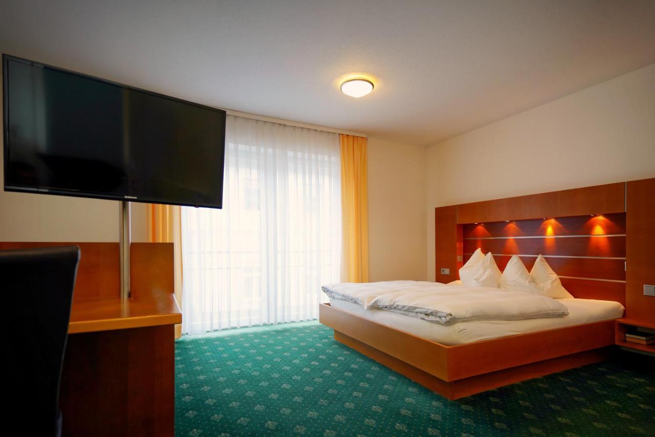 Gruener Baum Garni Hotel Krumbach Exterior photo