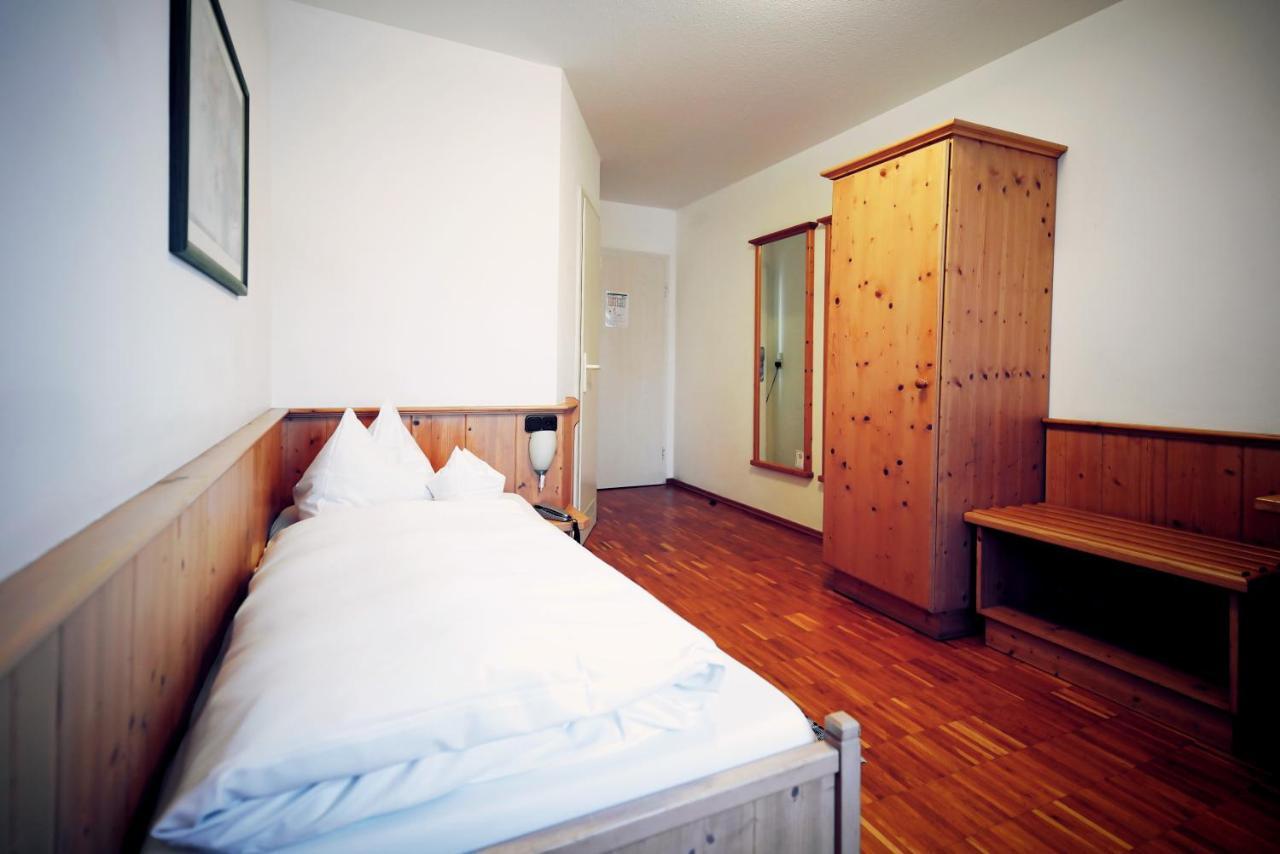 Gruener Baum Garni Hotel Krumbach Exterior photo