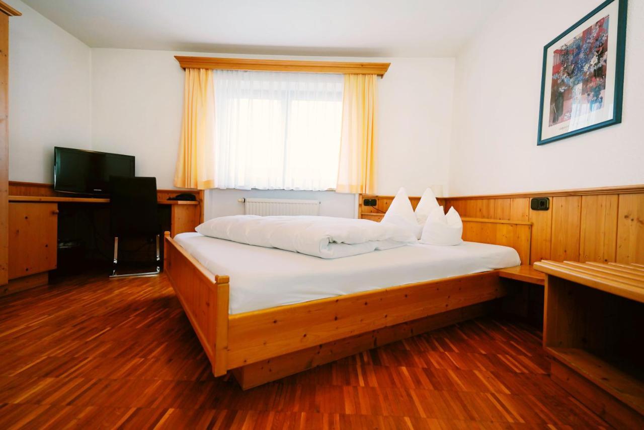 Gruener Baum Garni Hotel Krumbach Exterior photo