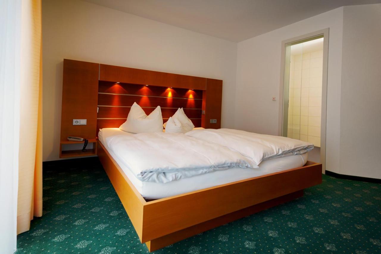 Gruener Baum Garni Hotel Krumbach Exterior photo