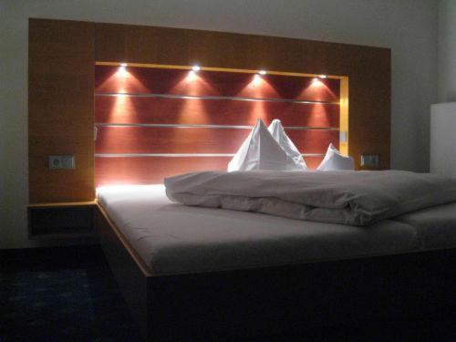 Gruener Baum Garni Hotel Krumbach Room photo